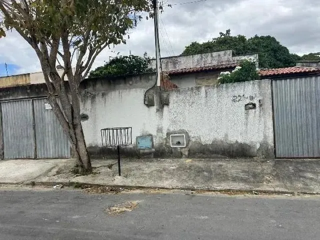 Imagem: A casa possui 2 Dormitórios, 1 Banheiro, 141m² de Área e