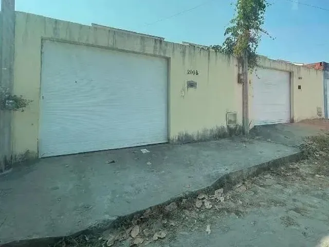 Imagem: A casa possui 2 Dormitórios, 1 Banheiro, 1 Vaga na