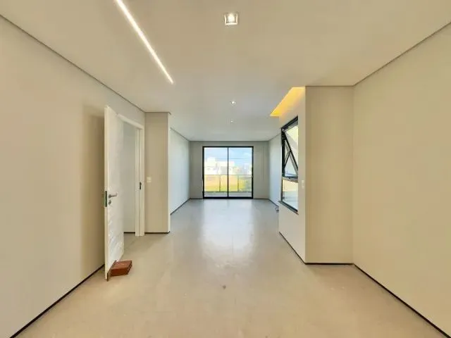 Imagem 2: Casa de Esquina na Cidade Alpha, 4 Suítes, Eusébio