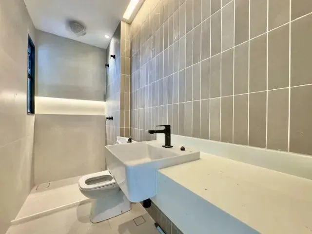 Imagem 4: Casa de Esquina na Cidade Alpha, 4 Suítes, Eusébio