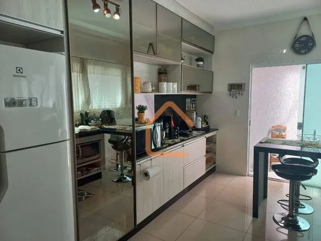 Imagem: Casa com 5 Dormitórios À Venda, 240 M²