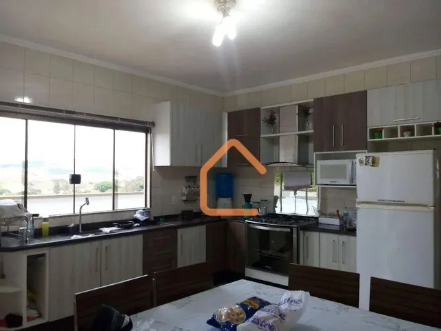 Imagem: Casa com 4 Dormitórios À Venda, 230 M²