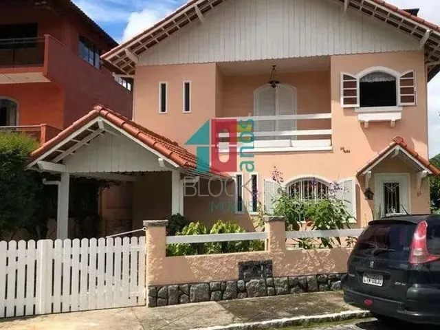 Imagem: A casa em condomínio possui 5 Dormitórios, 3 Suítes, 5