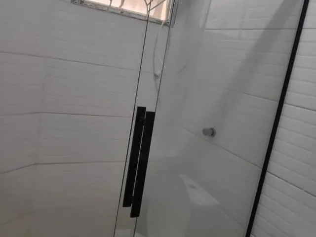 Imagem 2: Alugo Quarto/Suíte Mobiliados. Ambiente Predominantemente Masculino
