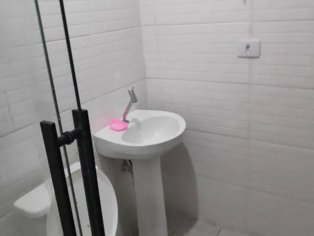 Imagem 3: Alugo Quarto/Suíte Mobiliados. Ambiente Predominantemente Masculino