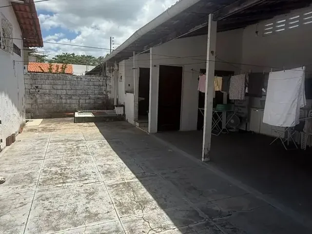 Imagem 2: Imóvel para Aluguel com 360 Metros Quadrados com 4 Quartos em Renascença - São Luís