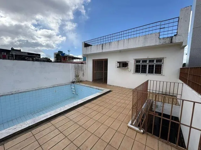 Imagem 8: Casa com 4 Quartos e Piscina