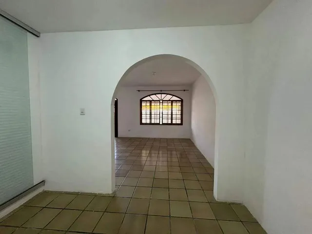 Imagem 10: Casa com 4 Quartos e Piscina