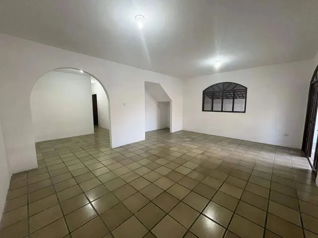 Imagem 16: Casa com 4 Quartos e Piscina