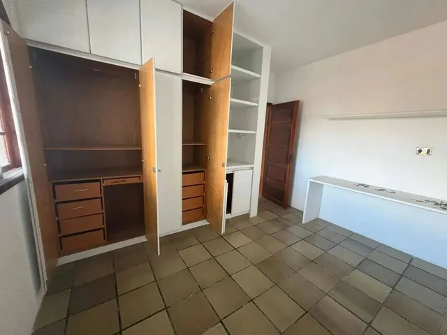 Imagem 5: Casa com 4 Quartos e Piscina