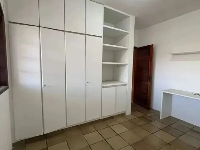 Imagem 15: Casa com 4 Quartos e Piscina