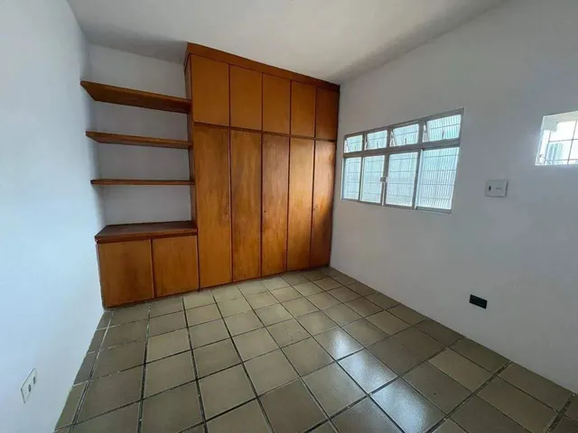 Imagem 2: Casa com 4 Quartos e Piscina
