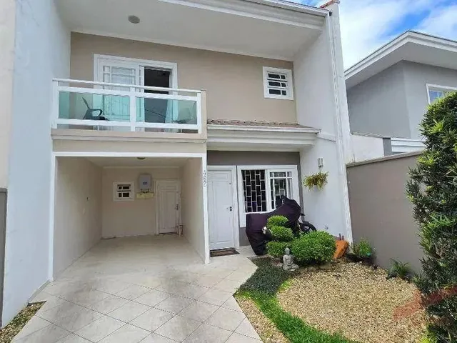 Imagem: A casa possui 3 Dormitórios, 1 Suíte, 3 Banheiros, 2