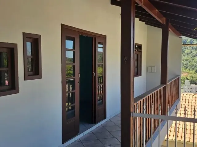Imagem: Casa com 4 Apartamentos para Locação À