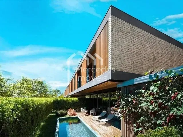 Imagem: Casa com 4 Suítes a 120M da Praia À Venda