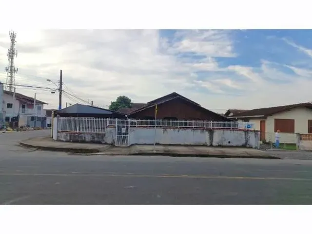 Imagem: A casa possui 5 Dormitórios, 5 Banheiros e está