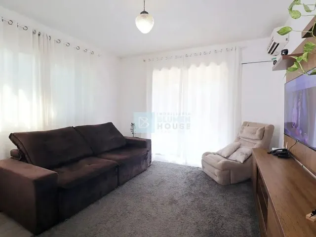 Imagem: Ampla Casa com 3 Dormitórios Sendo 1 Suíte