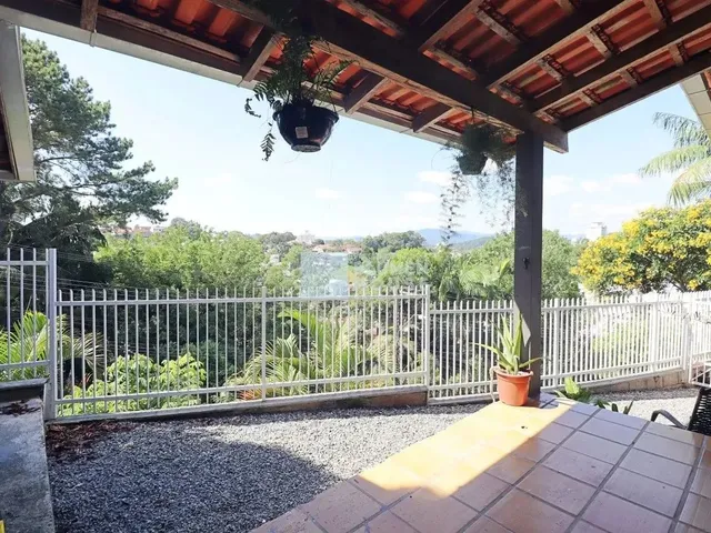 Imagem 2: Ampla Casa com 3 Dormitórios Sendo 1 Suíte no Bairro Itoupava Norte!