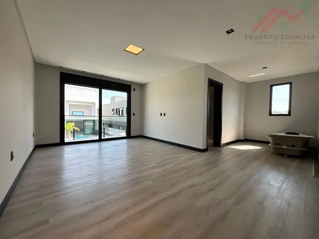 Imagem 2: Imóvel para Venda Possui 413 Metros Quadrados com 5 Quartos em Centro - Camboriú - Sc