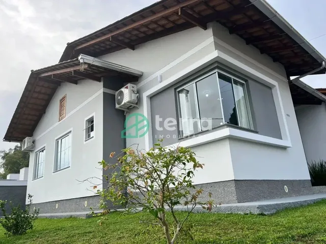 Imagem: Lindíssima Casa de 03 Quartos no Bairro