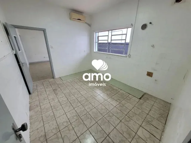 Imagem 3: Casa Comercial com Amplo Terreno para Venda no Centro de Brusque!
