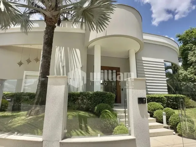 Imagem: Casa de Luxo com 3 Suítes À Venda no Bairro