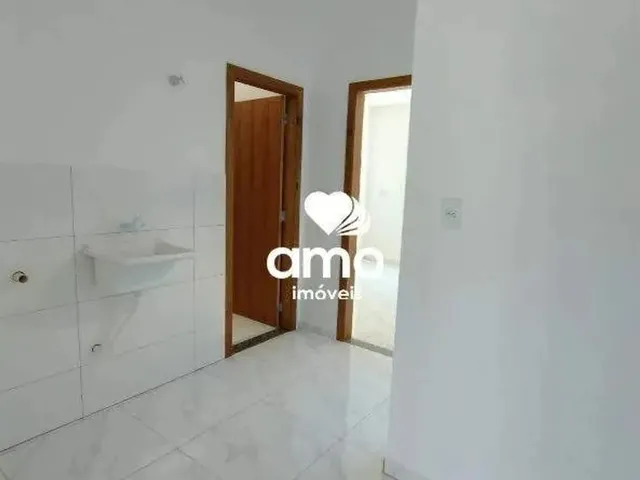 Imagem 2: Sobrado com 3 Quartos e Passagem Lateral no Bairro Rio Branco
