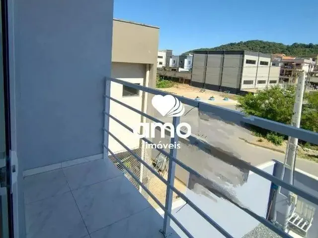 Imagem 5: Sobrado com 3 Quartos e Passagem Lateral no Bairro Rio Branco