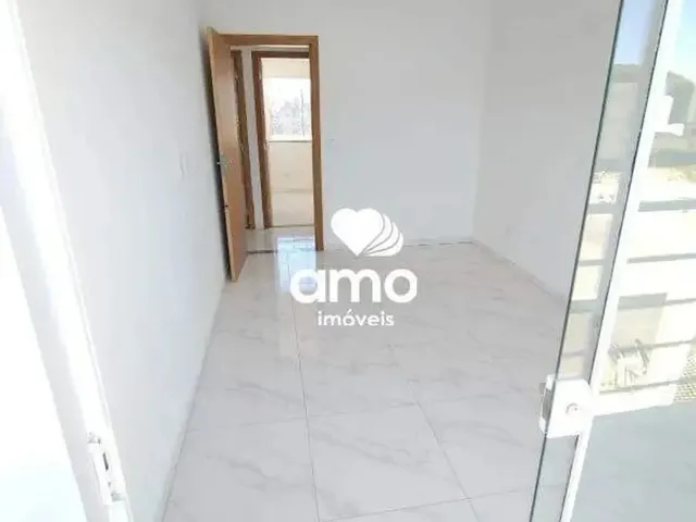 Imagem 3: Sobrado com 3 Quartos e Passagem Lateral no Bairro Rio Branco