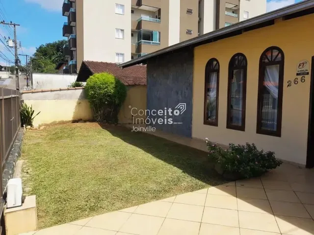 Imagem: Casa com Piscina no Bairro Floresta