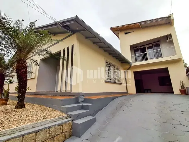 Imagem: Casa com 5 Dormitórios no Centro Ao Lado