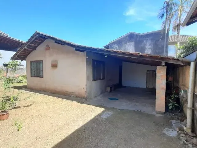 Imagem: A casa possui 3 Dormitórios, 1 Banheiro, 1 Vaga na