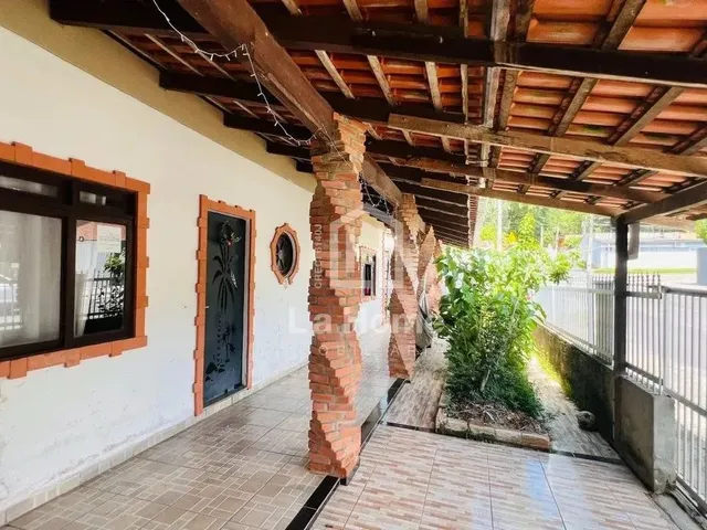 Imagem: Casa com 03 Dormitórios Sendo 01 Suíte