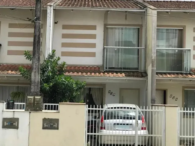 Imagem: Sobrado Geminado no Paranaguamirim com 2