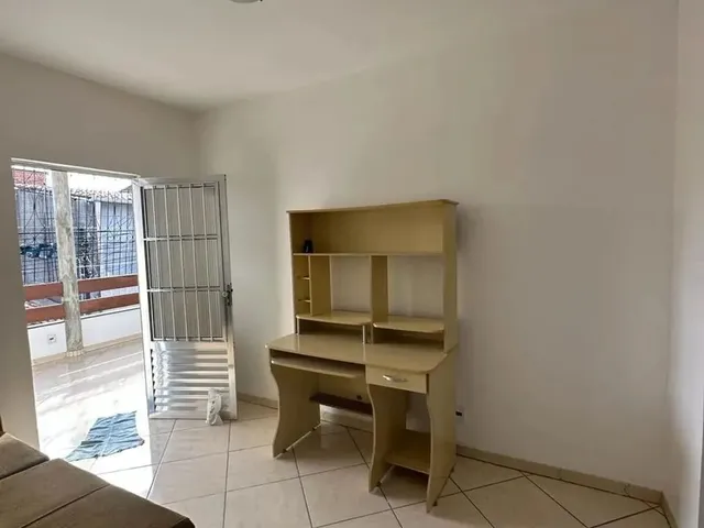 Imagem 13: Térrea para Aluguel e Venda Possui 250 Metros Quadrados com 8 Quartos em Centro