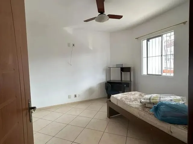 Imagem 7: Térrea para Aluguel e Venda Possui 250 Metros Quadrados com 8 Quartos em Centro
