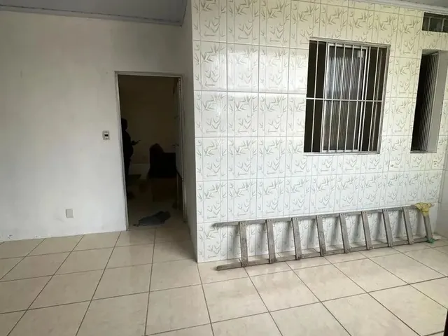 Imagem 14: Térrea para Aluguel e Venda Possui 250 Metros Quadrados com 8 Quartos em Centro