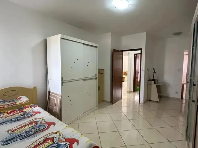 Imagem 12: Térrea para Aluguel e Venda Possui 250 Metros Quadrados com 8 Quartos em Centro