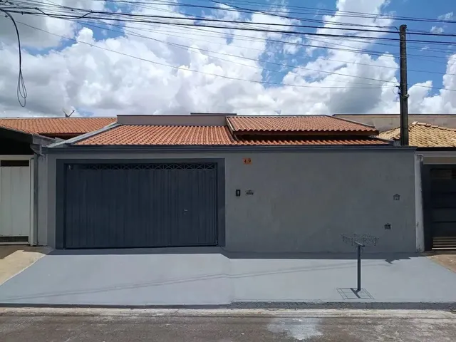 Imagem: A casa possui 3 Dormitórios, 1 Suíte, 2 Banheiros, 2