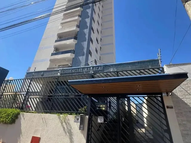 Imagem: Apartamento com Sacada em Andar Alto - Edifício