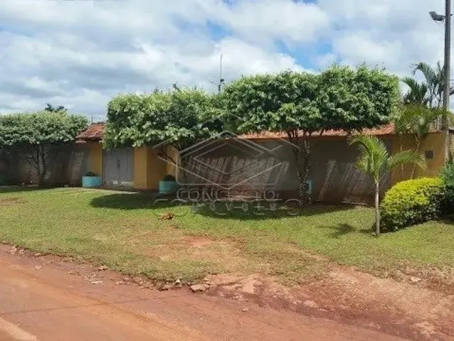 Imagem: A casa possui 3 Dormitórios, 3 Banheiros, 3 Vagas na