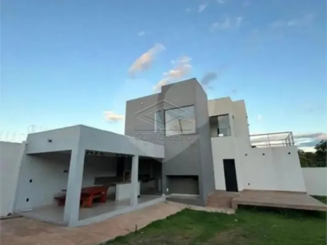 Imagem: A casa possui 4 Dormitórios, 1 Suíte, 5 Banheiros, 4