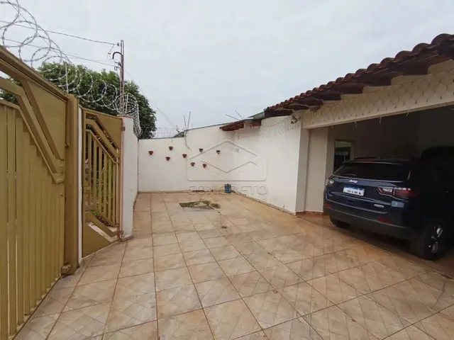 Imagem: A casa possui 4 Dormitórios, 2 Suítes, 3 Banheiros, 5