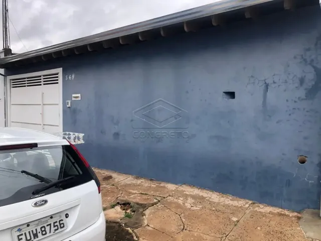 Imagem: A casa possui 3 Dormitórios, 2 Banheiros, 2 Vagas na