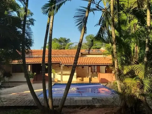 Imagem: A casa possui 1 Dormitório, 2 Banheiros, 1 Vaga na