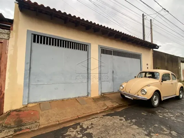 Imagem: A casa possui 2 Dormitórios, 1 Suíte, 3 Banheiros, 2