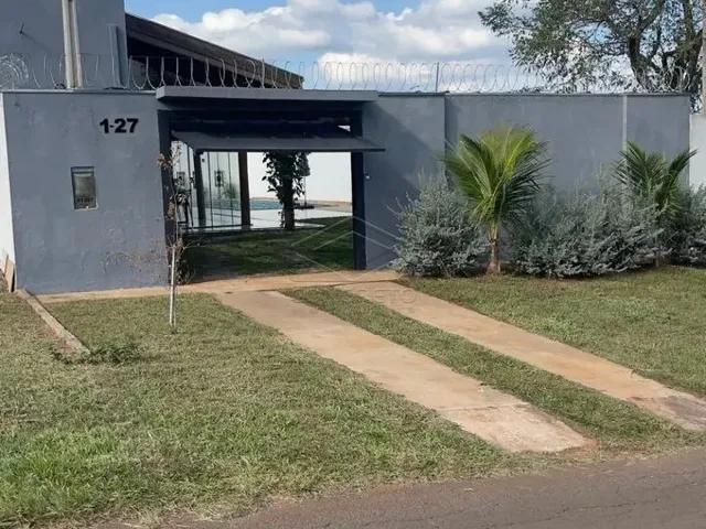 Imagem: A casa possui 2 Dormitórios, 1 Banheiro, 3 Vagas na