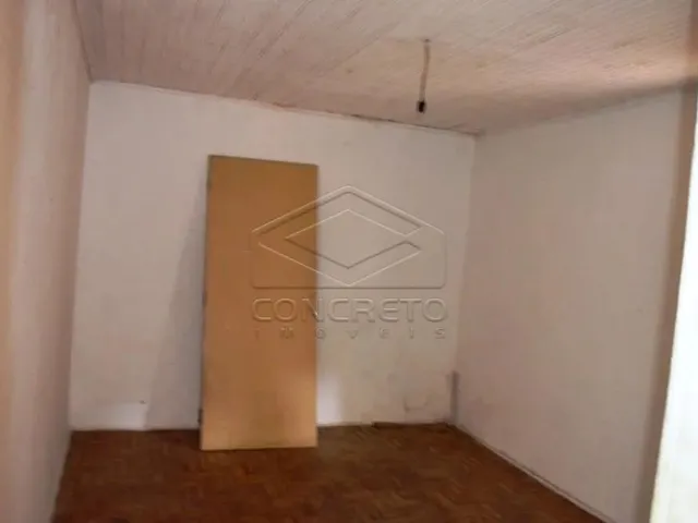 Imagem: A casa possui 5 Dormitórios, 3 Banheiros, 2 Vagas na