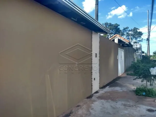Imagem: A casa possui 2 Dormitórios, 1 Suíte, 1 Banheiro, 4 Vagas