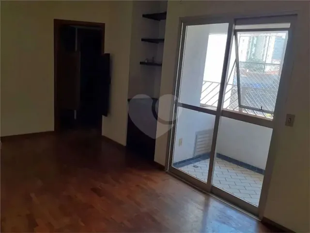 Imagem: O apartamento possui 2 Dormitórios, 1 Banheiro, 1 Vaga na